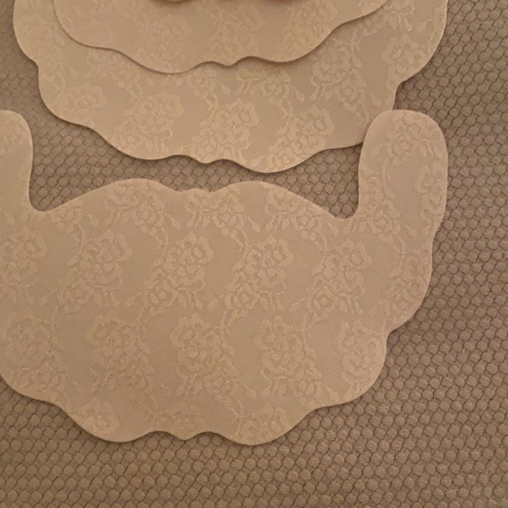 Adhesive bra - Picture 4 of 5